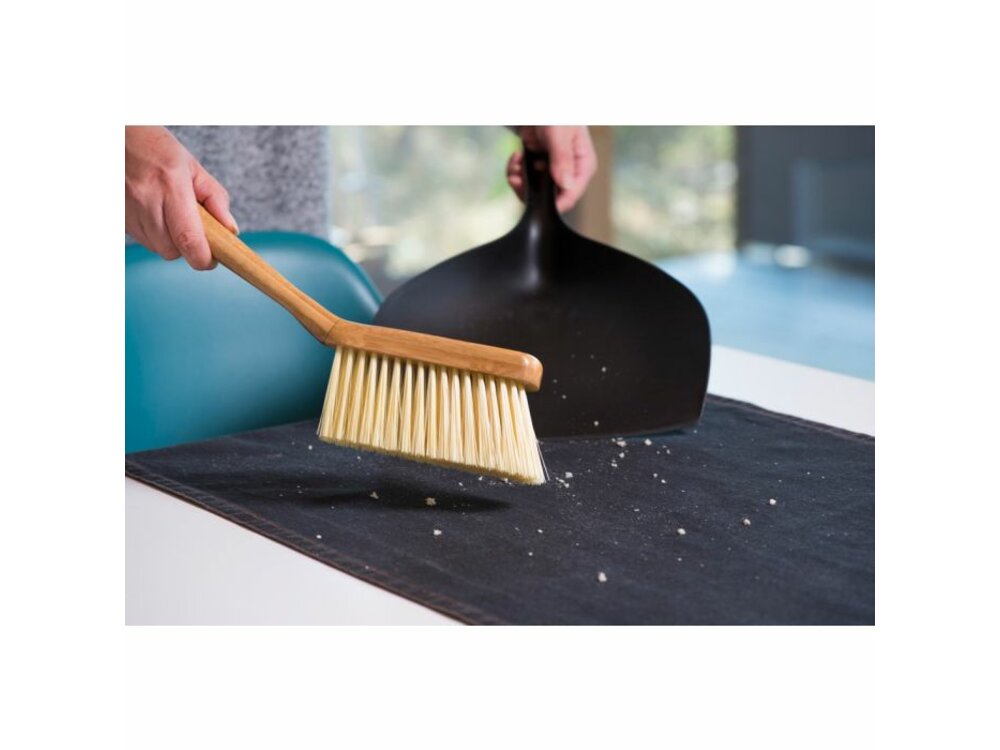 MAKU Shovel with a broom with