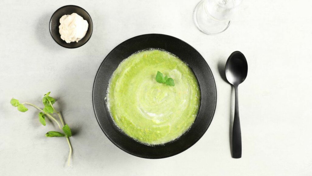 Fresh pea soup or Crème Ninon